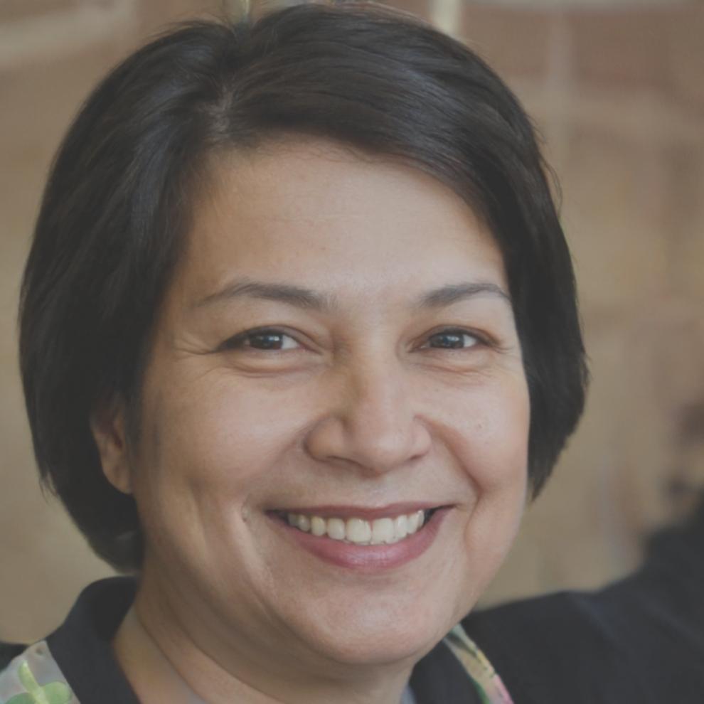 Sarah Chen, financial educator and founder of corenlithiq